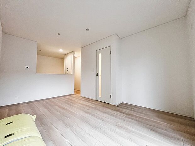 家族が一番集まる場所だから広々としつつも素敵な空間であって欲しい。皆がくつろぐリビングからキッチンまでが一つに繋がる空間。