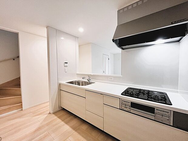 キッチンはカフェスタイルだからリビングとの一体感はバッチリ。毎日のお料理時間も楽しくなりそうです。