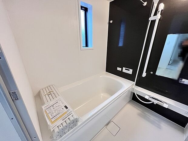 一緒にお風呂に入っている子供達の声がリビングまで聞こえてきそうな広々とした1坪バス