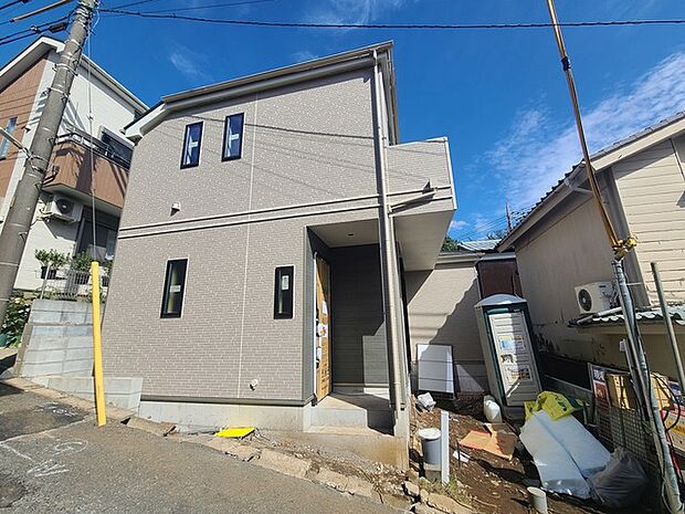 戸建てが立ち並ぶ静かな住宅街。四季折々の移り変わりを感じながら自然と楽しみ、暮らす、そんな毎日を日々の中で感じられる住環境
