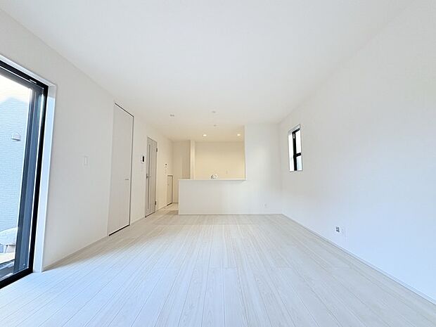 リビングは家具の配置も思いのまま。自由度が高い設計です。 