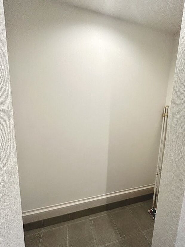 土間収納付きでベビーカーやゴルフバック、お子様のおもちゃもスッキリ収納できます。 