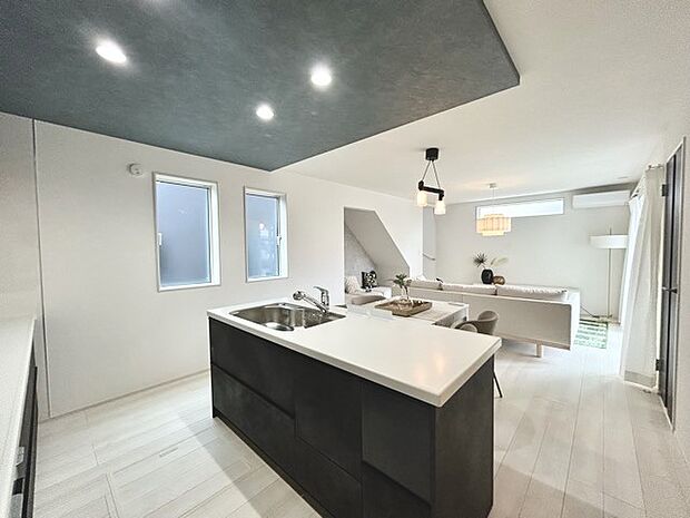 夕食の時間。家族、友人、両親、親戚との会話がより料理を美味しくしてくれる。あっという間に時間が過ぎてしまう居心地の良さは、普段はほっとする空間としてここにあります。 