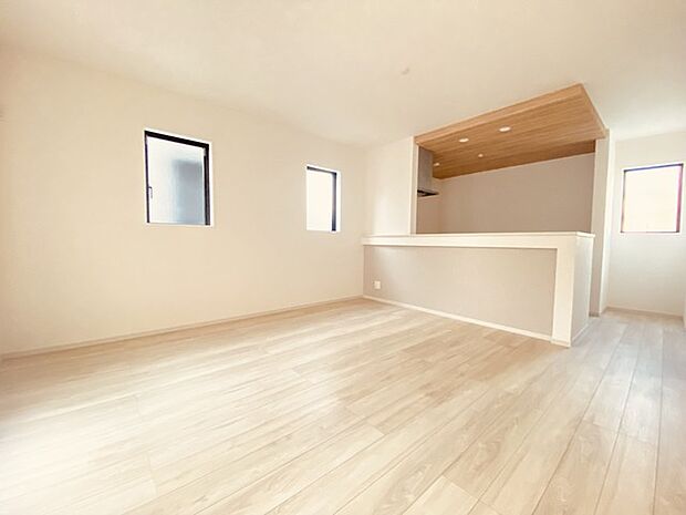 家族が一番集まる場所だから広々としつつも素敵な空間であって欲しい。皆がくつろぐリビングからキッチンまでが一つに繋がる空間。