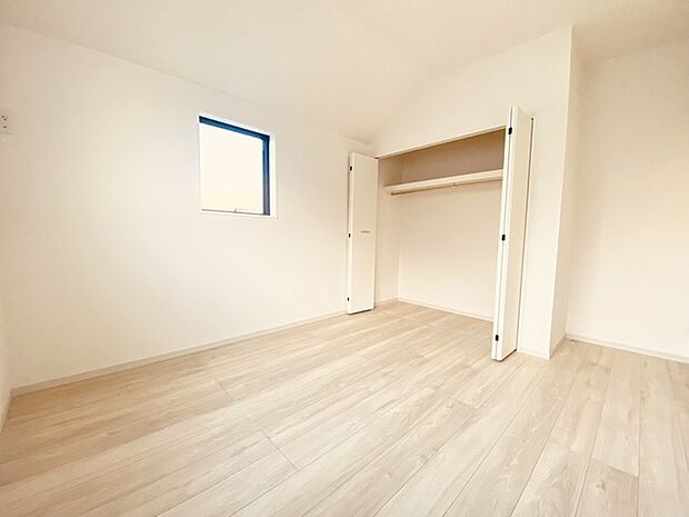 大容量クローゼット付き！家族の成長と共に増える荷物もスッキリ収納。 