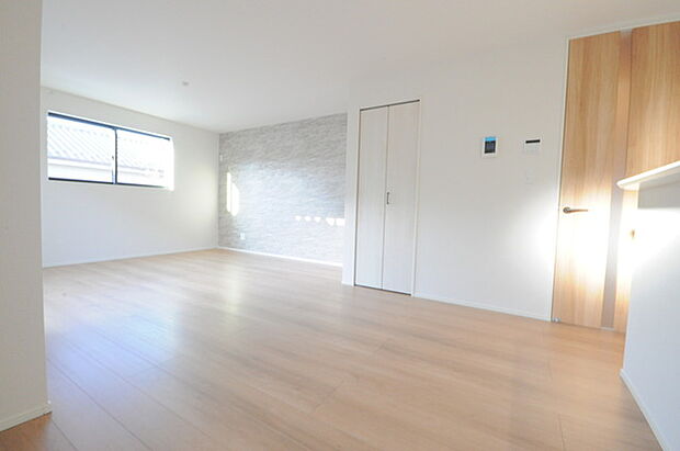 家族が一番集まる場所だから広々としつつも素敵な空間であって欲しい。皆がくつろぐリビングからキッチンまでが一つに繋がる空間。 