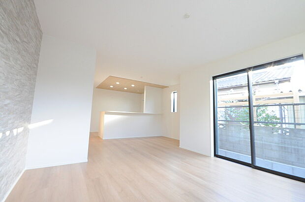 キッチンはオープンカフェスタイルだからリビングとの一体感はバッチリ。毎日のお料理時間も楽しくなりそうです。 