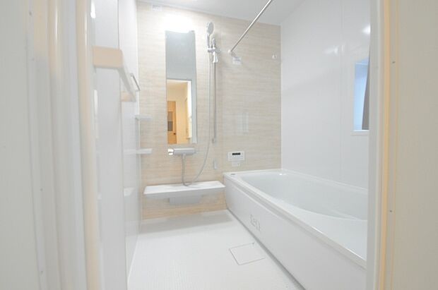 花粉や雨の日、寒い冬の時期に嬉しい浴室乾燥機。換気機能で入浴時に湿気を換気しカビの防止にもなります。  