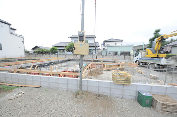 セカンドカーや来客時にも便利なカースペース3台分ございます。 