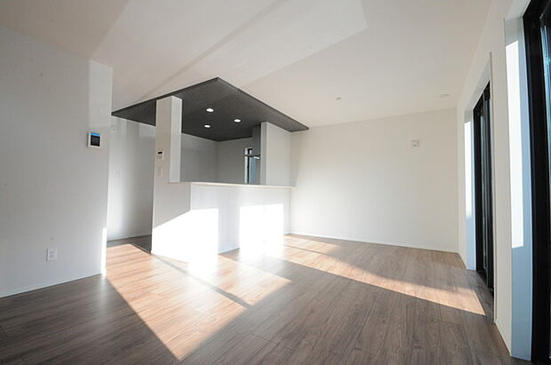 リビングは家具の配置も思いのまま。自由度が高い設計です。