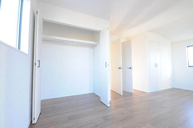 大容量クローゼット付き!家族の成長と共に増える荷物もスッキリ収納。