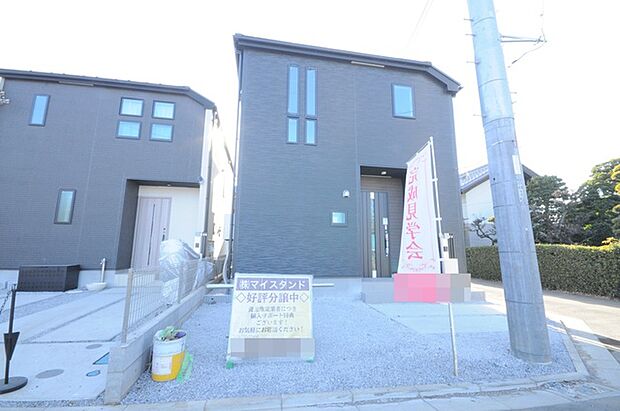 戸建てが立ち並ぶ静かな住宅街。四季折々の移り変わりを感じながら自然と楽しみ、暮らす、そんな毎日を日々の中で感じられる住環境