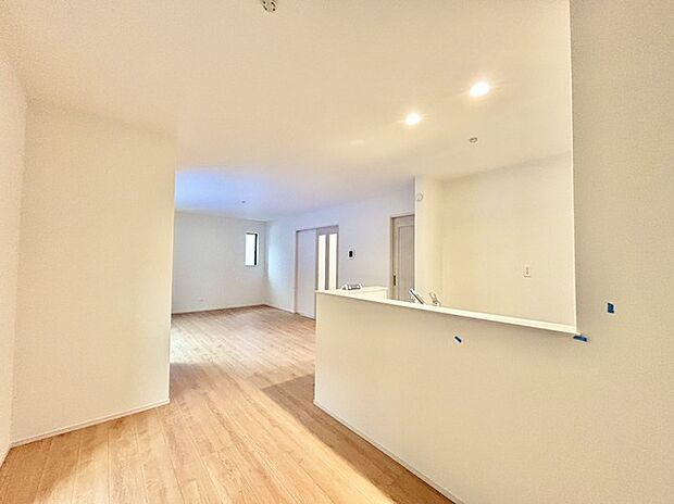 リビングは家具の配置も思いのまま。自由度が高い設計です。 