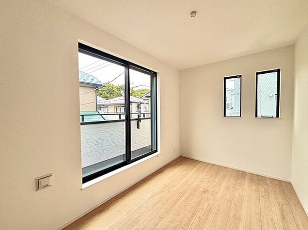 2面採光を確保した明るい室内は、爽やかな風を感じる居心地の良い空間です。 