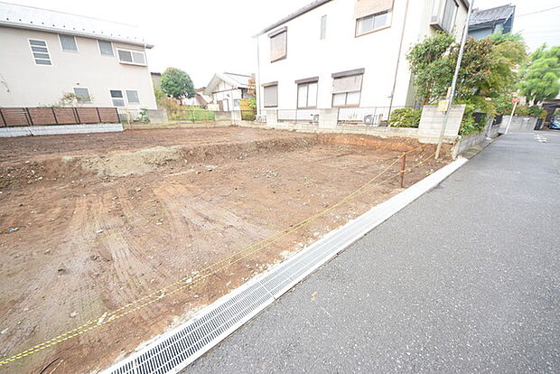 セカンドカーや来客時にも便利なカースペース2台分ございます。 