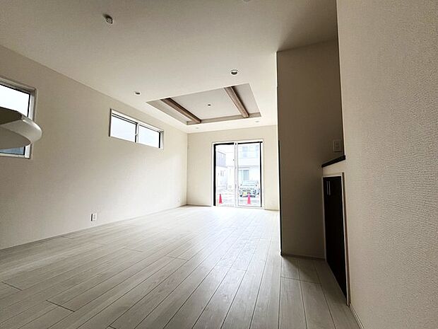 夕食の時間。家族、友人、両親、親戚との会話がより料理を美味しくしてくれる。あっという間に時間が過ぎてしまう居心地の良さは、普段はほっとする空間としてここにあります。 