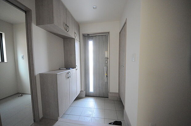 お客様をお迎えする玄関、お家の出入りもスムーズに行えます。