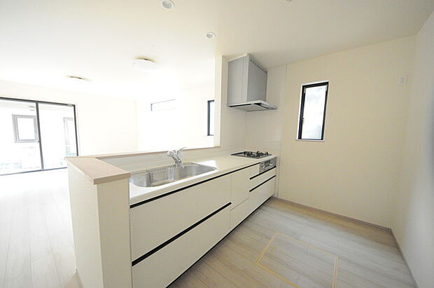 夕食の時間。家族、友人、両親、親戚との会話がより料理を美味しくしてくれる。あっという間に時間が過ぎてしまう居心地の良さは、普段はほっとする空間としてここにあります。