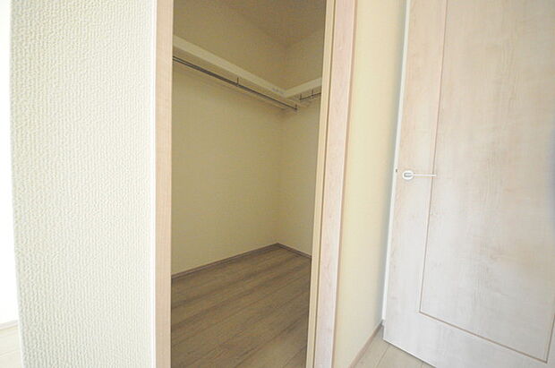 大容量クローゼット付き!家族の成長と共に増える荷物もスッキリ収納。