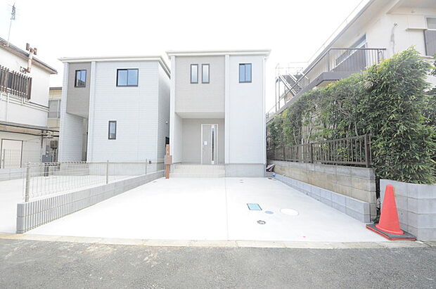 セカンドカーや来客時にも便利なカースペース2台分ございます。