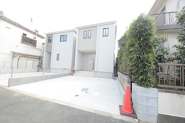 戸建てが立ち並ぶ静かな住宅街。四季折々の移り変わりを感じながら自然と楽しみ、暮らす、そんな毎日を日々の中で感じられる住環境