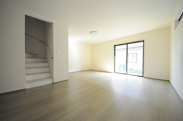 リビングは家具の配置も思いのまま。自由度が高い設計です。