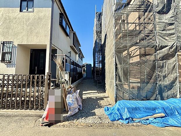 セカンドカーや来客時にも便利なカースペース2台分ございます。 