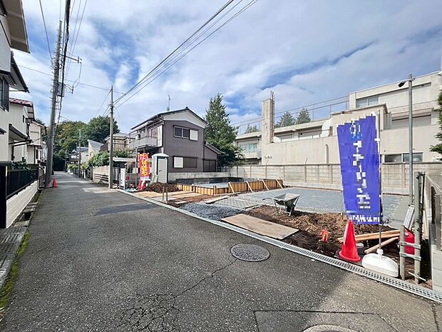 南道路に面しており日中もたくさんの陽が入ります。風通りや周辺環境など実際に現地にてご確認ください。 