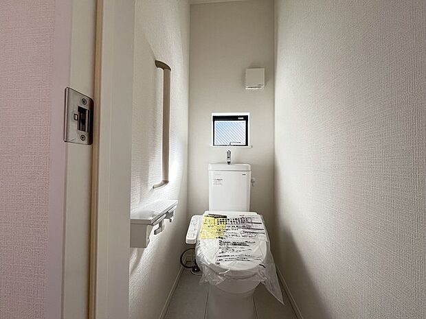 1.2階にそれぞれトレイがございます。朝の混雑時に分散して利用できるほか、ゲスト用としても使い分けることもできます。 