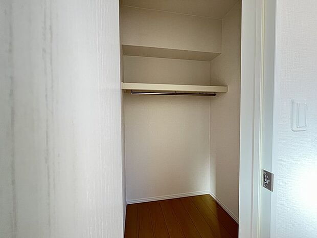 収納で悩む時間をなくしたい。家族の衣服が多くても頼もしいWIC（ウォークインクローゼット） 