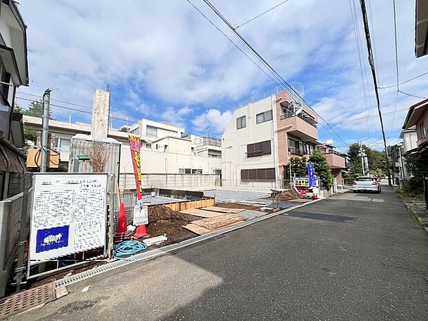 南道路に面しており日中もたくさんの陽が入ります。風通りや周辺環境など実際に現地にてご確認ください。