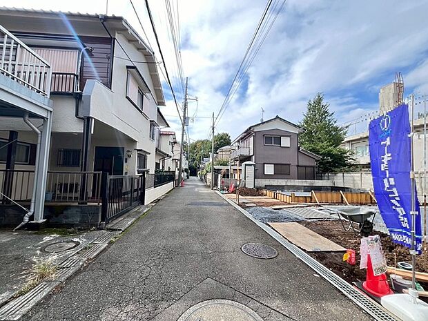全面道路が広いので運転が苦手な方でもお家までいきます。