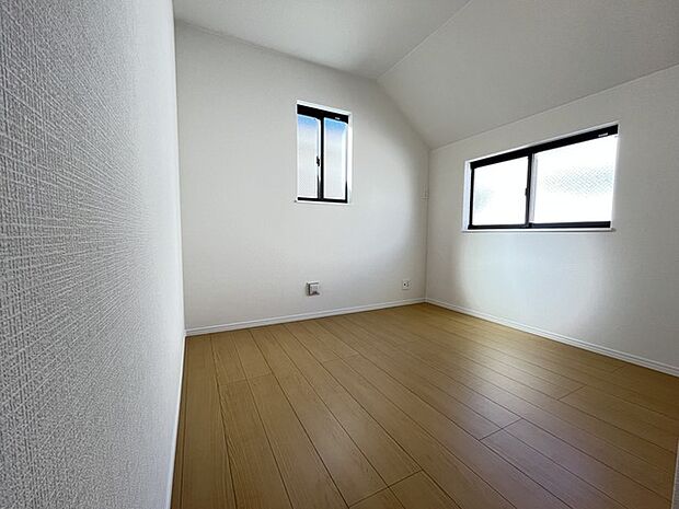 今からここを誰のお部屋にしようか、そんな洋室。大きさは4.62帖です。 