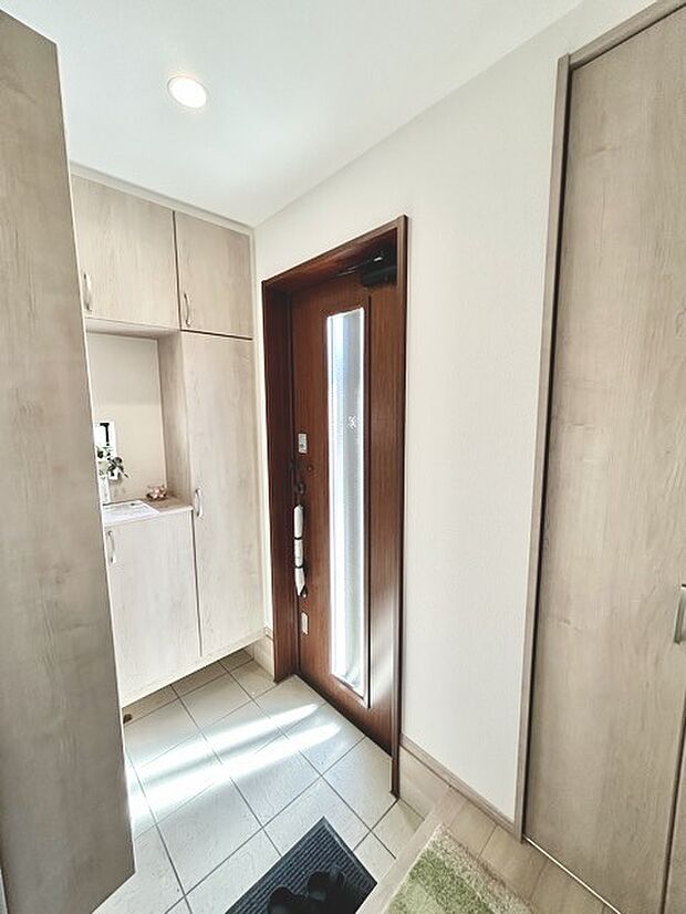 お客様をお迎えする玄関、お家の出入りもスムーズに行えます。