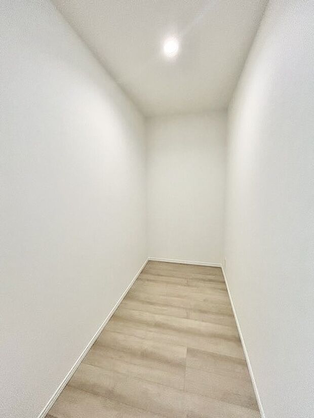 大容量のパントリーがございますので、非常食や食品のストックも沢山置けます。