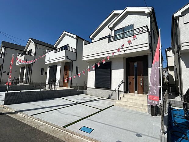 戸建てが立ち並ぶ静かな住宅街。四季折々の移り変わりを感じながら自然と楽しみ、暮らす、そんな毎日を日々の中で感じられる住環境