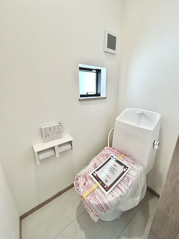 1.2階にそれぞれトレイがございます。朝の混雑時に分散して利用できるほか、ゲスト用としても使い分けることもできます。