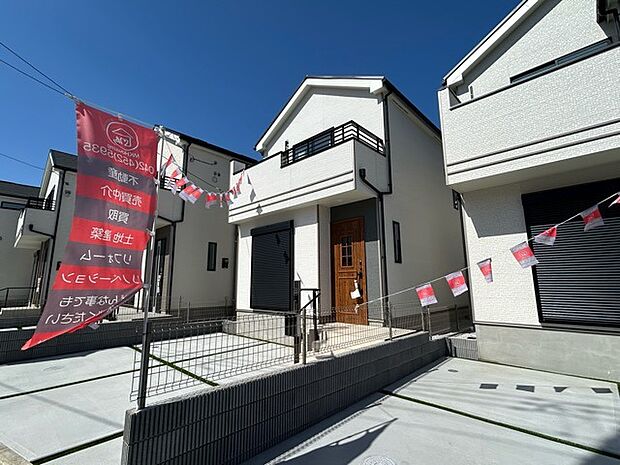 戸建てが立ち並ぶ静かな住宅街。四季折々の移り変わりを感じながら自然と楽しみ、暮らす、そんな毎日を日々の中で感じられる住環境