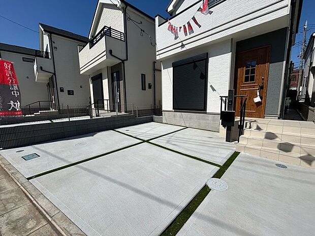 セカンドカーや来客時にも便利なカースペース2台分ございます。