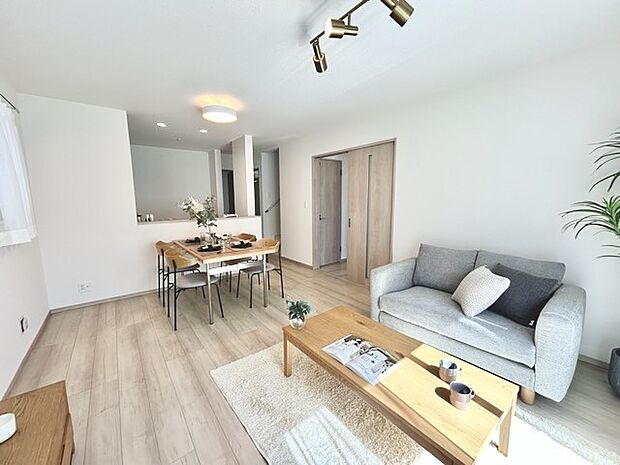 リビングは家具の配置も思いのまま。自由度が高い設計です。