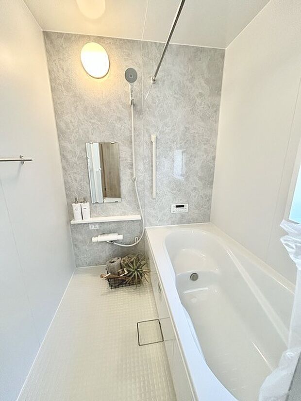 一緒にお風呂に入っている子供達の声がリビングまで聞こえてきそうな広々とした1坪バス