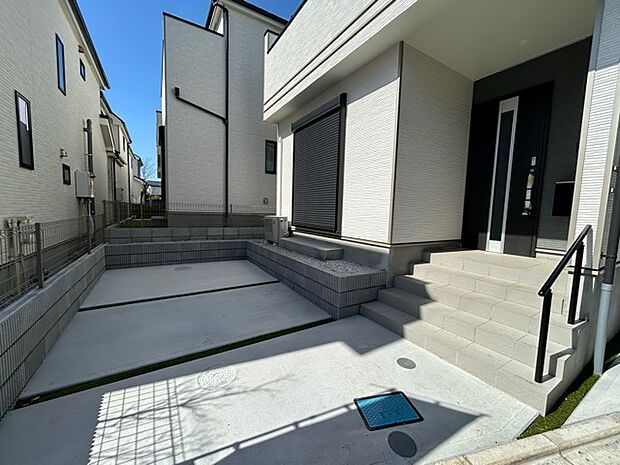 カースペースは1台駐車できます。車庫の出し入れのしやすさなど、実際に現地にてご確認ください。