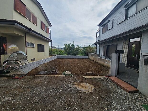 戸建てが立ち並ぶ静かな住宅街。四季折々の移り変わりを感じながら自然と楽しみ、暮らす、そんな毎日を日々の中で感じられる住環境