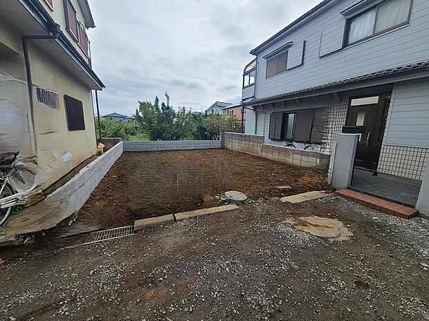 戸建てが立ち並ぶ静かな住宅街。四季折々の移り変わりを感じながら自然と楽しみ、暮らす、そんな毎日を日々の中で感じられる住環境
