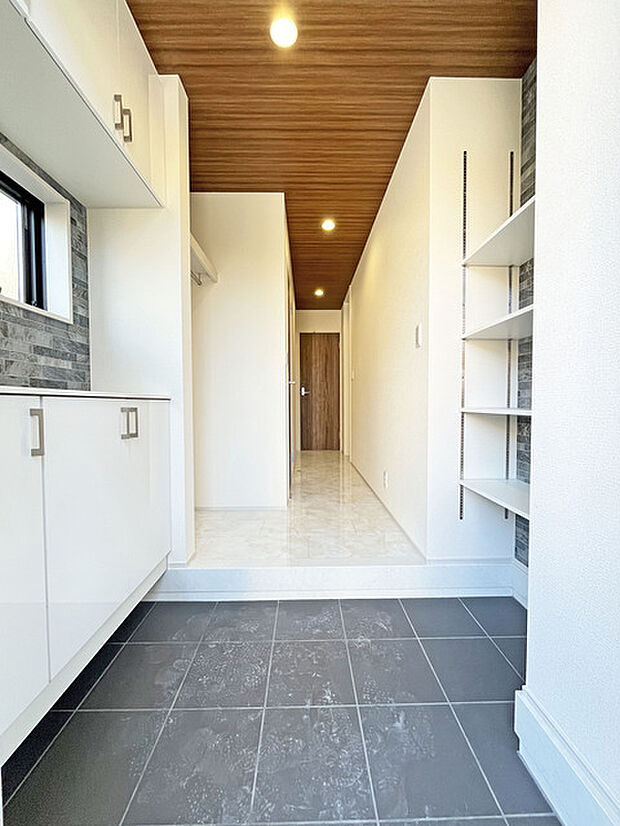 お客様をお迎えする玄関、お家の出入りもスムーズに行えます。 