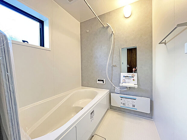 一緒にお風呂に入っている子供達の声がリビングまで聞こえてきそうな広々とした1坪バス 