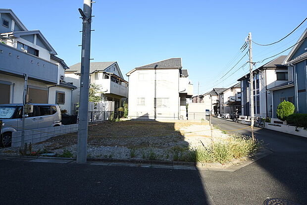 セカンドカーや来客時にも便利なカースペース2台分ございます。