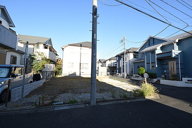 セカンドカーや来客時にも便利なカースペース2台分ございます。