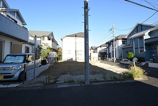 セカンドカーや来客時にも便利なカースペース2台分ございます。