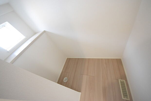 使い勝手の良い洗面台、窓があることで換気もしやすく清潔感のある空間を保てます。 